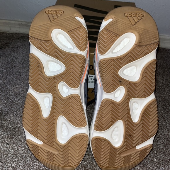 Yeezy 700 Magnet - Picture 4 of 6